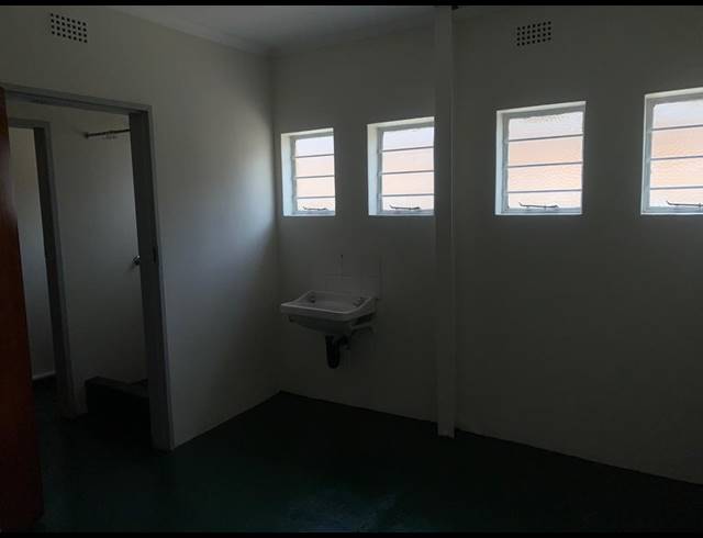 1,000M² WAREHOUSE TO LET IN WYNBERG